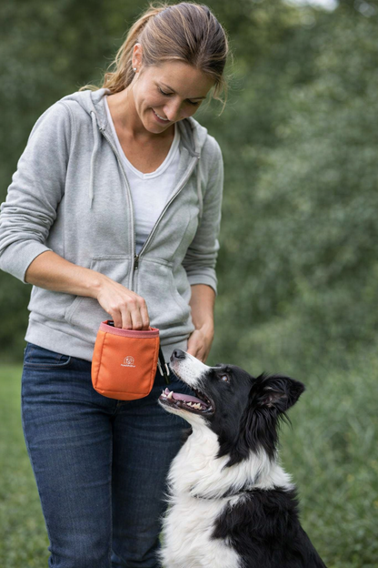 Futterbeutel Zorbi Schwarz mit Karabiner – Kollektion Hundehöhle